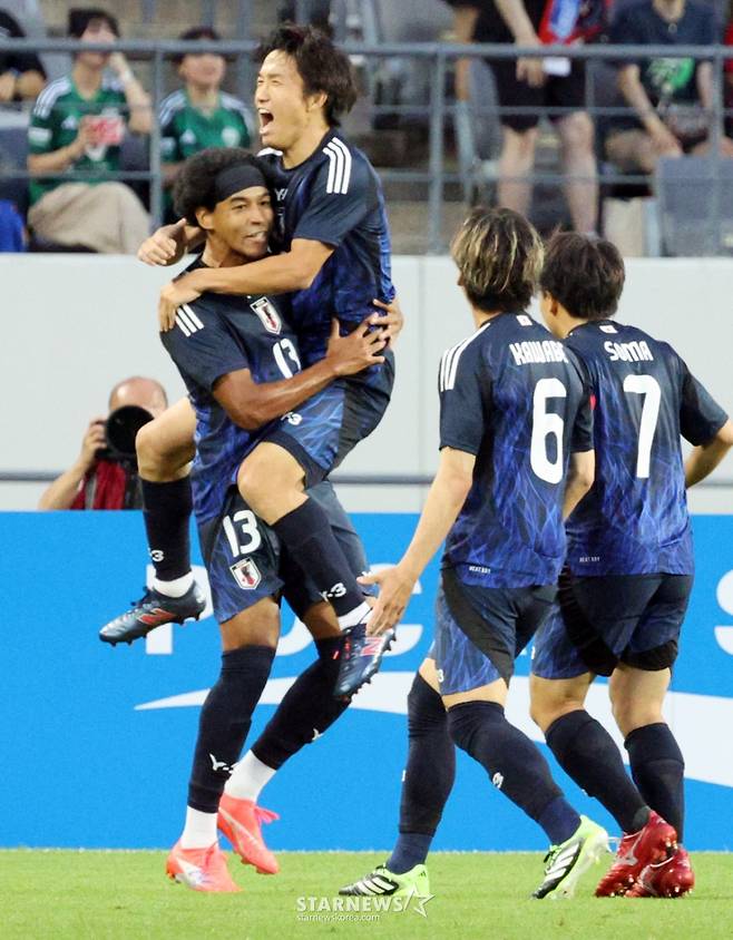 일본 저메인이 15일 용인미르종합운동장에서 열린 2025 동아시아축구연맹(EAFF) E-1 챔피언십(동아시안컵) 일본과의 최종전 전반 초반 선제골을 성공시킨 후 환호하고 있다. 2025.07.15. /사진=강영조 선임기자