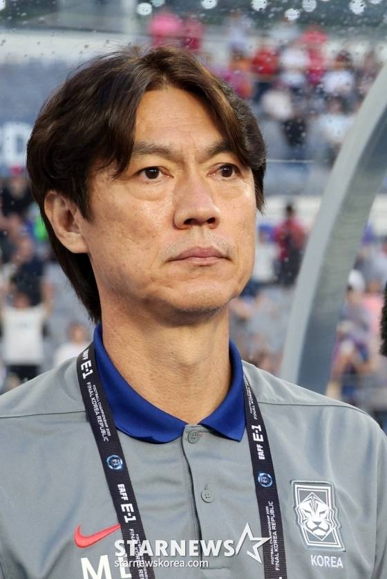 홍명보 감독이 15일 용인미르종합운동장에서 열린 2025 동아시아축구연맹(EAFF) E-1 챔피언십(동아시안컵) 일본과의 최종전을 준비하고 있다. /사진=강영조 선임기자
