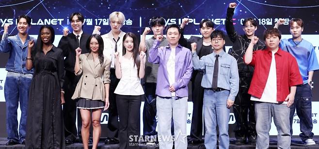 김신영 CP, 정우영 PD를 비롯한 공통, K와 C마스터들이 16일 오전 서울 구로구 더세인트에서 열린 Mnet '보이즈2플래닛' 제작발표회에서 포즈를 취하고 있다. /2025.07.16 /사진=김휘선 hwijpg@
