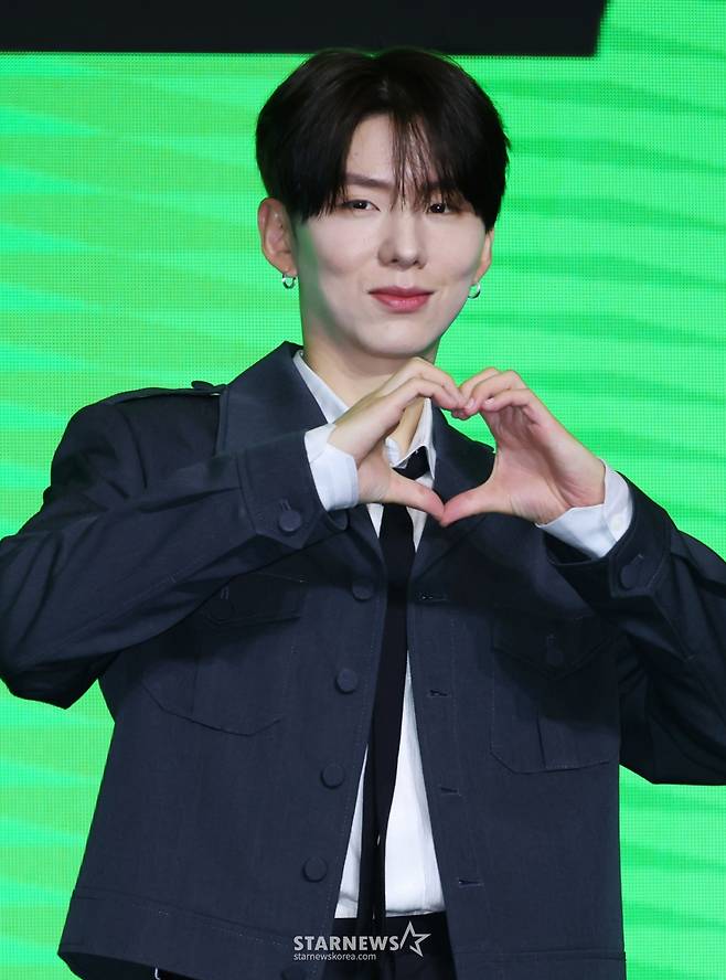 몬스타엑스 기현 '사랑스런 손하트'[★포토]