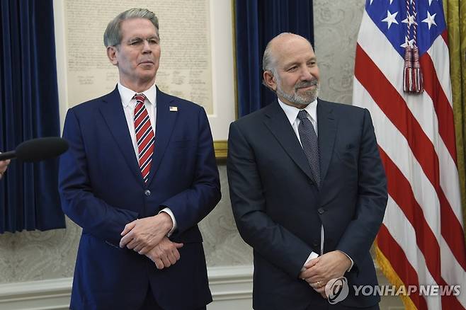미국 베선트 재무장관과 러트닉 상무장관 [AP 연합뉴스 자료사진. 재판매 및 DB 금지]