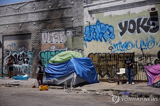 지난 5월 LA 시내 노숙자 텐트촌 [EPA 연합뉴스 자료사진. 재판매 및 DB 금지]