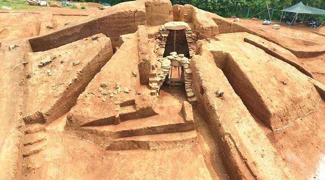 장고분 석실과 주변 토층 [국가유산청 제공. 재판매 및 DB 금지]