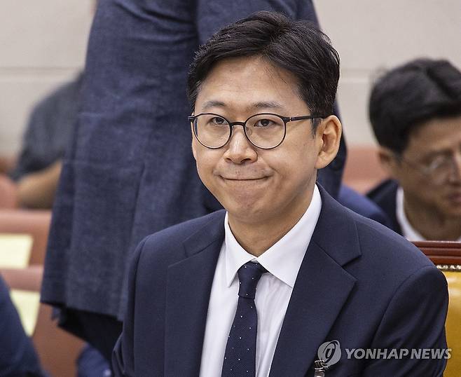 인사청문회 시작 기다리는 배경훈 과기정통부 장관 후보자 (서울=연합뉴스) 황광모 기자 = 배경훈 과학기술정보통신부 장관 후보자가 14일 서울 여의도 국회 과학기술정보방송통신위원회 전체 회의에서 열린 인사청문회에 출석해 개회를 기다리고 있다. 2025.7.14 hkmpooh@yna.co.kr