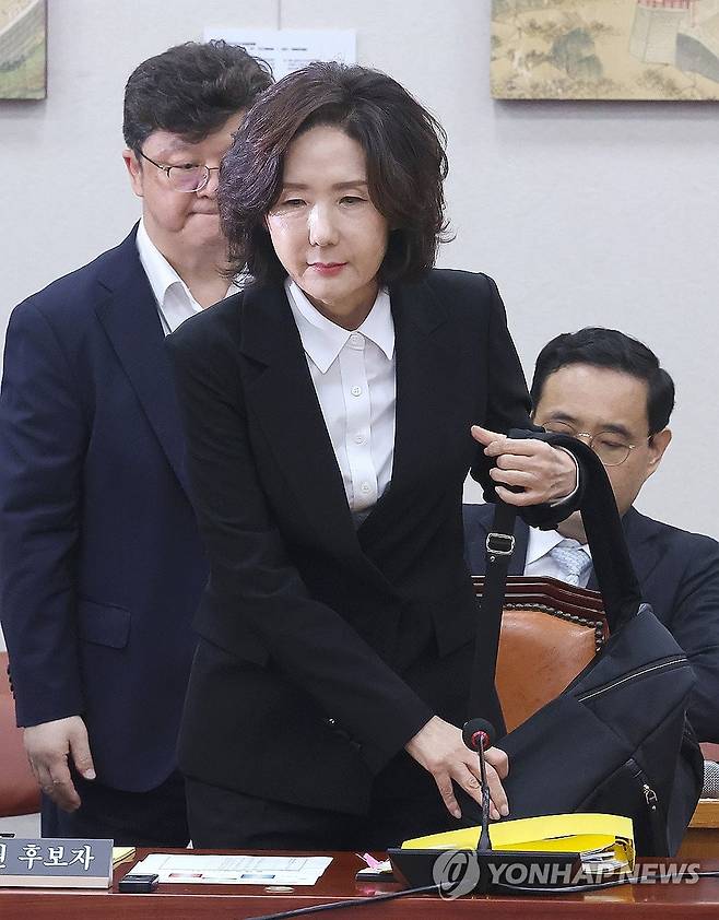 인사청문회 출석하는 이진숙 후보자 (서울=연합뉴스) 김주형 기자 = 이진숙 사회부총리 겸 교육부 장관 후보자가 16일 서울 여의도 국회 교육위원회에서 열린 인사청문회에 출석하고 있다. 2025.7.16 kjhpress@yna.co.kr