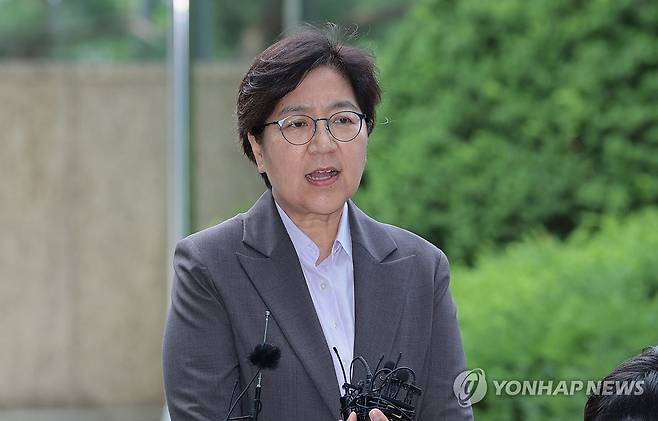 정은경 보건복지부 장관 후보자 (서울=연합뉴스) 김인철 기자 = 정은경 보건복지부 장관 후보자가 30일 서울 중구 남대문로에 마련된 인사청문회 준비 사무실로 출근하며 취재진 질문에 답하고 있다. 2025.6.30 yatoya@yna.co.kr