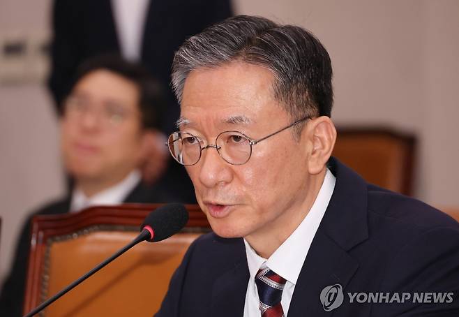 답변하는 정성호 법무부 장관 후보자 (서울=연합뉴스) 김주성 기자 = 정성호 법무부 장관 후보자가 16일 국회 법제사법위원회에서 열린 인사청문회에서 의원 질의에 답변하고 있다. 2025.7.16 utzza@yna.co.kr