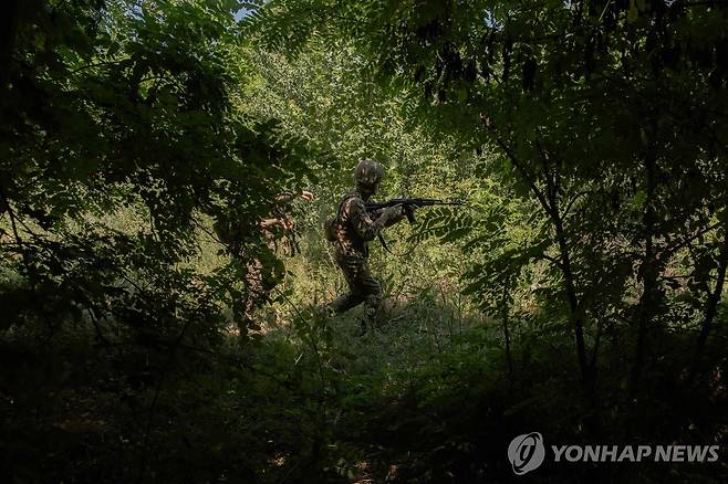 드니프로페트로우스크에서 훈련 중인 우크라이나군 [AFP 연합뉴스 자료사진 재판매 및 DB 금지]