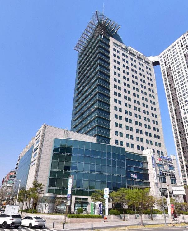 티피에스㈜(대표이사 정우헌)가 임대·관리하고 있는 대전사학연금회관 전경./티피에스 제공