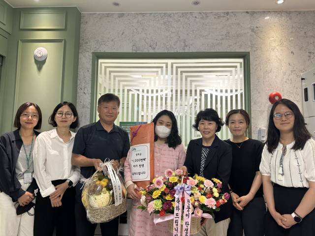 김근영·엄은진(왼쪽 네번째) 부부의 막둥이 성주는 안동의료원의