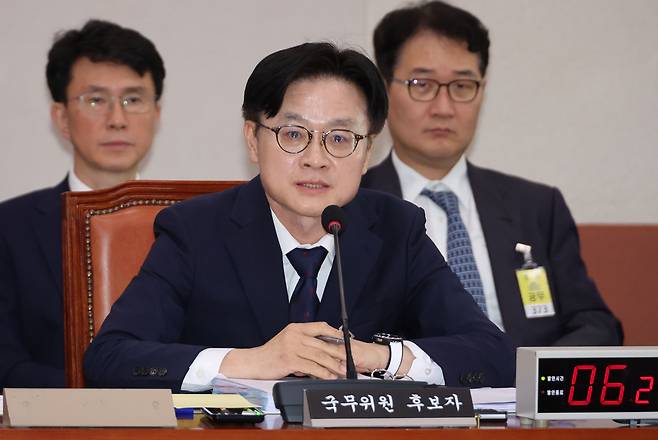 김정관 산업통상자원부 장관 후보자가 17일 국회 산업통상자원중소벤처기업위원회에서 열린 인사청문회에서 의원 질의에 답하고 있다. /연합뉴스