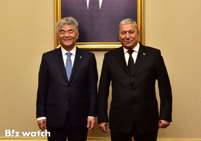 정원주 회장이 지난달 투르크메니스탄 석유·가스담당 부총리를 예방했다/자료=대우건설 제공