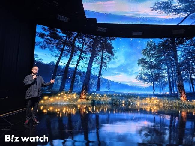 오한기 네이버 리얼타임 엔진 스튜디오 리더가 지난 16일 경기 성남시 그린팩토리·1784 사옥에서 열린 '이머시브 미디어 플랫폼(Immersive Media Platform) 테크 포럼'에서 서비스를 소개하고 있다./사진=김동훈 기자