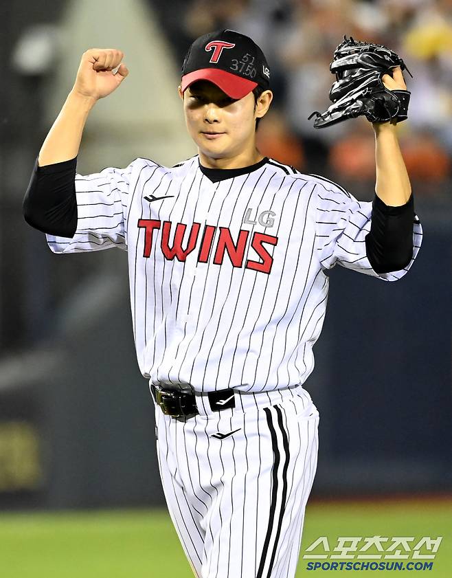 29일 잠실야구장에서 열린 한화와 LG의 경기, 9회초 LG 김영우가 경기를 승리로 끝낸 후 기뻐하고 있다. 잠실=허상욱 기자wook@sportschosun.com/2025.05.29/