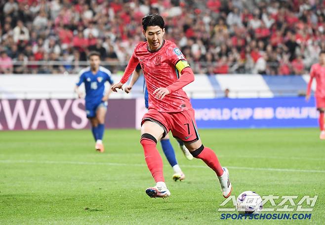 10일 서울월드컵경기장에서 열린 대한민국과 쿠웨이트의 2026년 북중미월드컵 아시아 3차예선 B조 최종전. 손흥민이 후반전 교체 멤버로 출전해 공격하고 있다. 상암=정재근 기자 cjg@sportschosun.com/2025.6.10/
