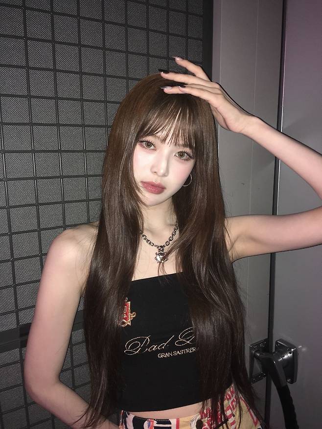 인스타그램 @izna_offcl