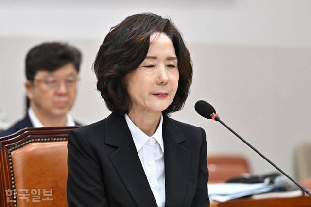 이진숙 사회부총리 겸 교육부 장관 후보자가 16일 국회 교육위원회에서 열린 인사청문회에서 질의에 답변하고 있다 . 정다빈 기자