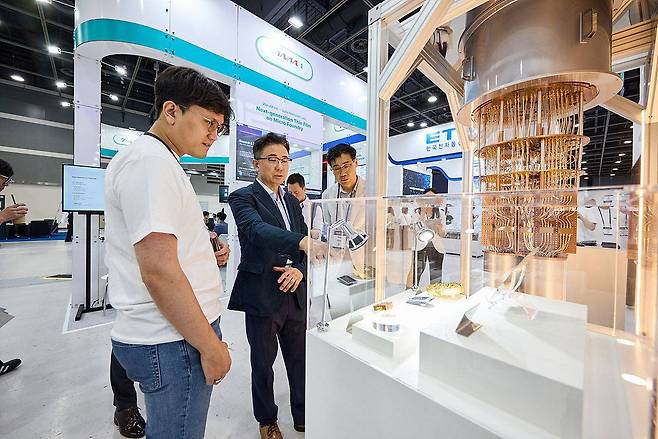 서울퀀텀코리아에 전시관을 꾸린 SDT. 한국형 하이브리드 양자컴퓨팅 데이터센터 구축을 앞세워 서울퀀텀캠퍼스(SQC) 데모데이 최우수상을 받았다. / 출처=서울시