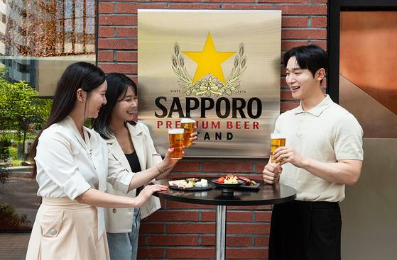 삿포로맥주를 마실 수 있는 ‘삿포로 프리미엄 비어스탠드’가 서울 성수동에 오픈했다. 사진 엠즈베버리지