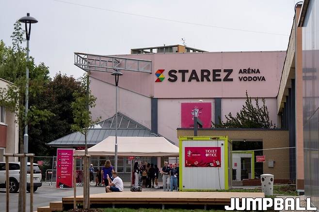 ▲스타레즈 아레나 보도바 입구