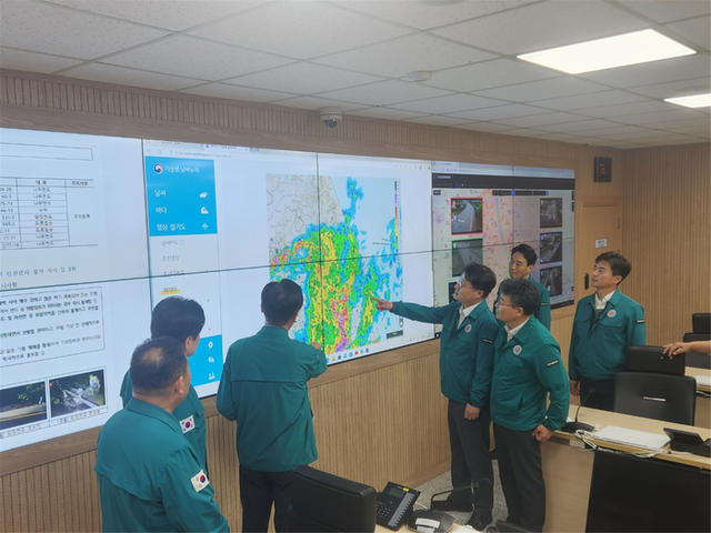 ▲ 강원도는 17일 오후 1시30분 도청 신관 재난상황실에서 여중협 행정부지사 주재로 호우 대비 긴급 대책회의를 개최했다. 도 제공