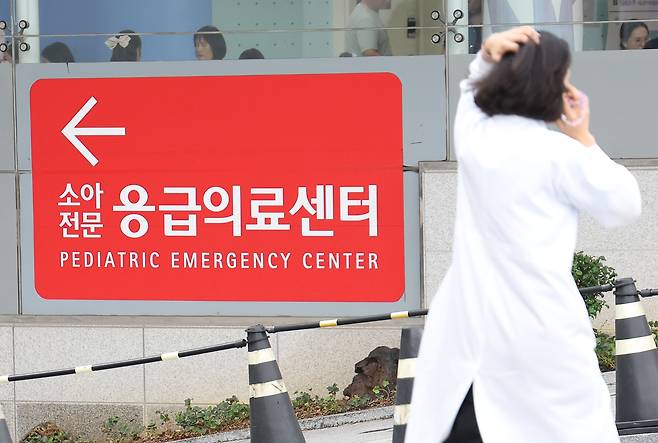 A medical professional walks by an emergency room in a general hospital in downtown Seoul in July 2024. [YONHAP]