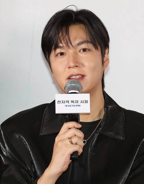 배우 이민호가 15일 서울 강남구 메가박스 코엑스점에서 열린 영화 ‘전지적 독자 시점’ 시사 간담회에서 인사말을 하고 있다. 2025.7.15 [사진 = 연합뉴스]