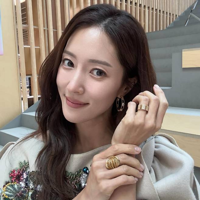 왕빛나가 모 항공사를 저격했다가 비판이 일자 하루 만에 태도를 바꿨다. /사진=인스타그램 갈무리