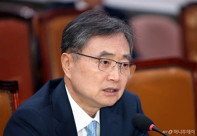 조현 외교부 장관 후보가 17일 서울 여의도 국회 외교통일위원회에서 열린 인사청문회에서 의원 질의에 답하고 있다. / 사진=뉴시스