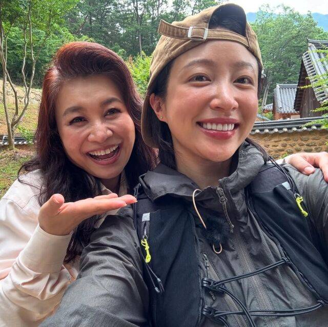 하니와 오은영. / MBN '오은영 스테이' 촬영 현장 미소 가득한 모습