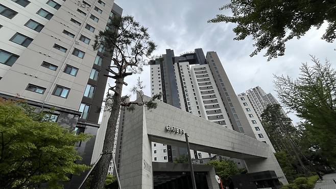 15일 찾은 과천푸르지오써밋 아파트의 모습  윤성현 기자