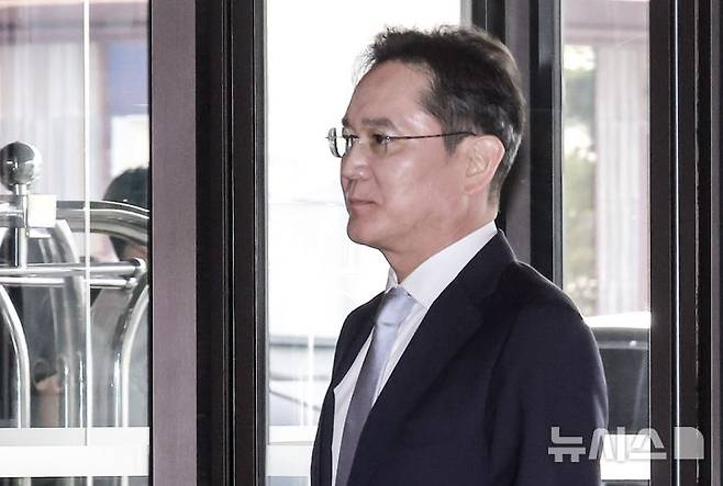 [서울=뉴시스] 정병혁 기자 = 이재용 삼성전자 회장이 30일 서울 중구 신라호텔에서 열린 2025년 삼성호암상 시상식에 참석하고 있다. 2025.05.30. jhope@newsis.com