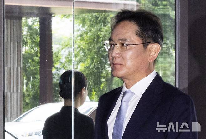 [서울=뉴시스] 정병혁 기자 = 이재용 삼성전자 회장이 30일 서울 중구 신라호텔에서 열린 2025년 삼성호암상 시상식에 참석하고 있다. 2025.05.30. jhope@newsis.com