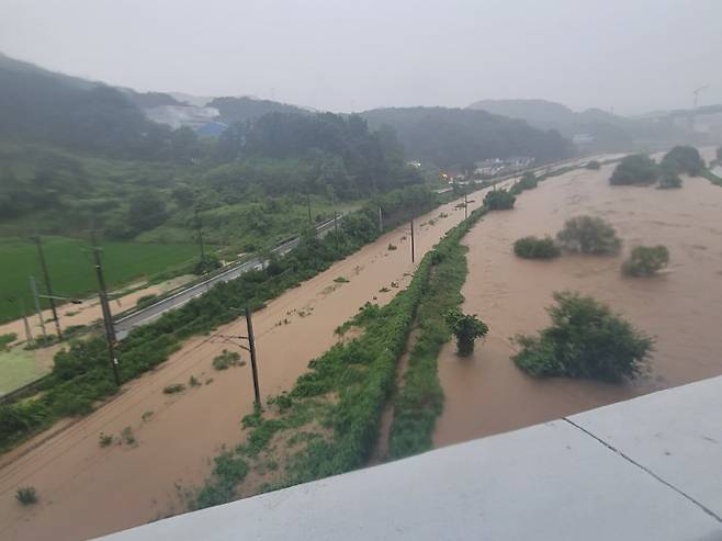 침수된 경부선 세종 전의~전동 구간. 연합뉴스