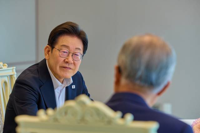 ▲이재명 대통령이 17일 서울 용산 대통령실 청사에서 김종인 전 국민의힘 비상대책위원장과 오찬 회동을 하고 있다. ⓒ연합뉴스