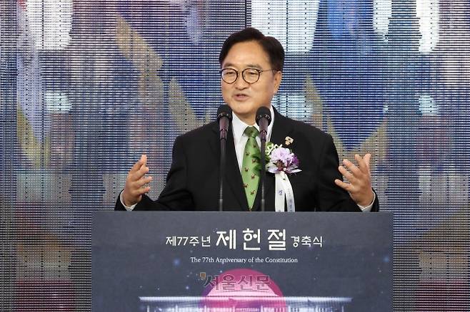 우원식 국회의장이 17일 서울 여의도 국회에서 열린 제77주년 제헌절 경축식에서 경축사를 하고 있다. 2025.7.17 국회 사진기자단