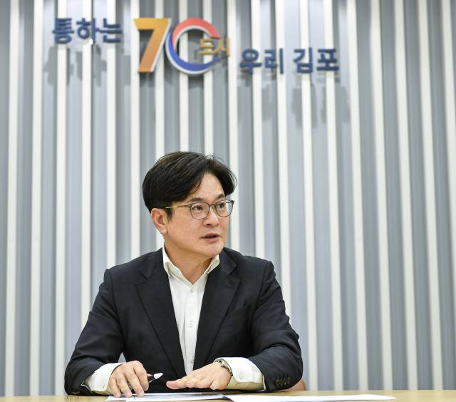 김병수 김포시장이 최근 김포시청에서 서울경제신문과 인터뷰를 하고 있다. 사진 제공=김포시