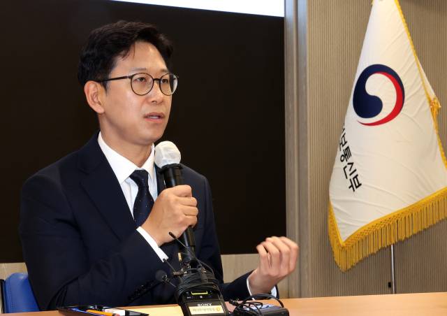 배경훈 과학기술정보통신부 장관이 17일 정부세종청사 과기정통부 대강당에서 열린 취임식에서 직원들의 질문에 답하고 있다. 연합뉴스