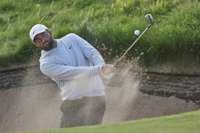 로열 포트러시 11번 홀에서 벙커 샷하는 스코티 셰플러. AP연합뉴스