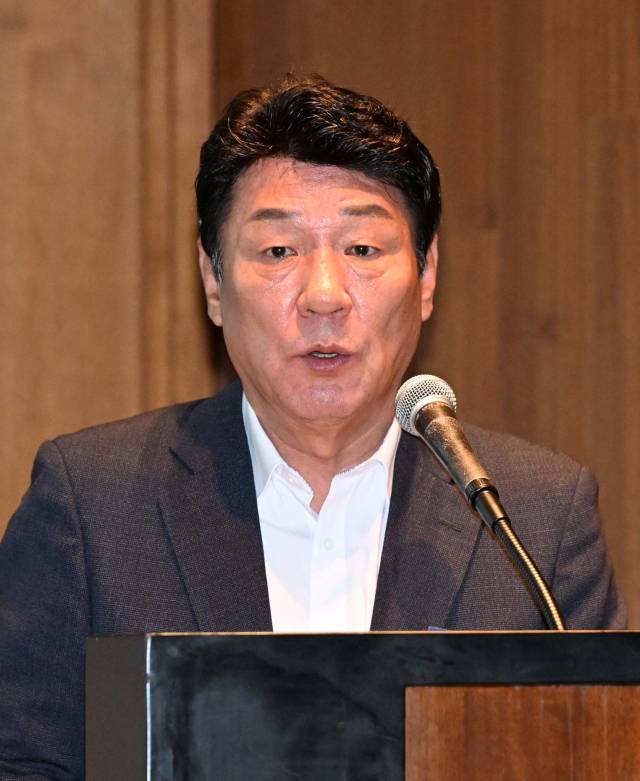 국회 국방위원회 야당 간사인 강대식 국민의힘 의원이 17일 서울 중구 신라호텔 영빈관에서 열린 제1회 국방방산전략포럼에서 축사를 하고 있다. 권욱 기자 20257.17