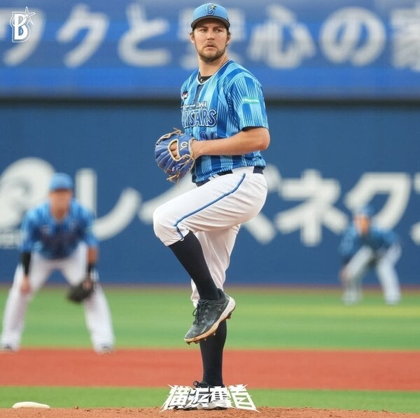 요코하마 트레버 바우어. 요코하마 SNS