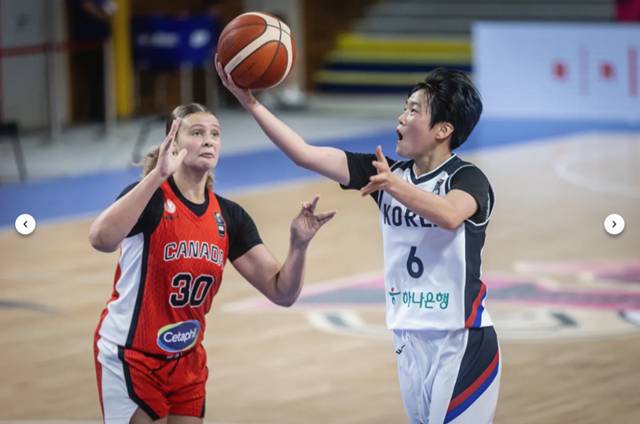 경기에 집중하는 임연서(오른쪽). /사진=FIBA 캡처