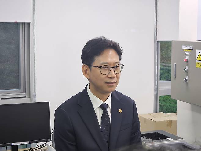 기자들과 만나 인사하는 배경훈 과기정통부 장관 [촬영 조승한]