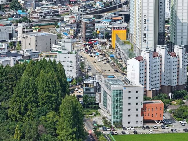 18일 오전 물이 빠진 전남대 인근 신안삼거리 일대. 아직 바닥에 흙더미가 남아 있다. / 독자 김덕일 제공&nbsp;