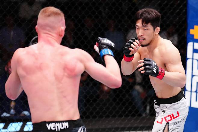 중국 상하이 적지에서 UFC 두 번째 경기를 치르는 유수영. 사진=UFC