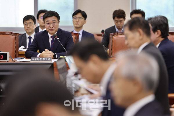 윤호중 행정안전부 장관 후보자가 18일 서울 여의도 국회 행정안전위원회에서 열린 인사청문회에서 의원 질의에 답하고 있다. (사진=뉴시스)