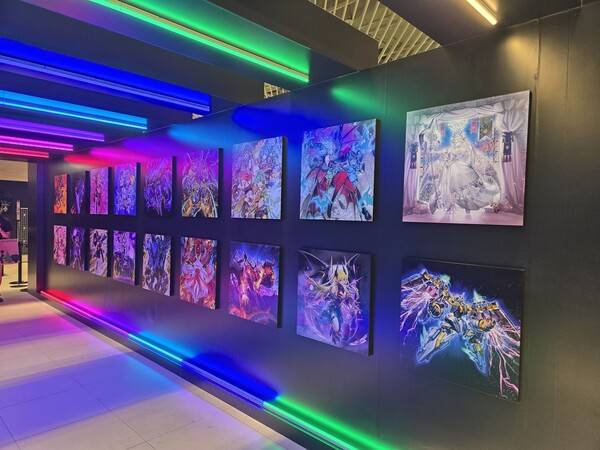 - 라크리모사 등 카드 일러스트를 크게 감상할 수 있다