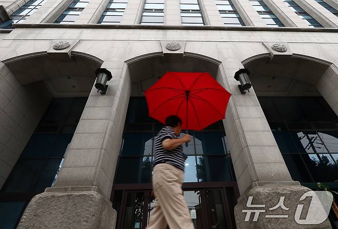 김건희 여사 관련 의혹을 수사하는 민중기 특별검사팀이 통일교 가평·서울 본부 등에 대한 압수수색을 실시한 18일 오전 서울 용산구 통일교 서울 본부 모습. 2025.7.18/뉴스1 ⓒ News1 김민지 기자