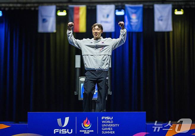 박상원(대전시청)이 하계 유니버시아드 대회 펜싱 남자 사브르 개인전 2연패를 달성했다. (대한펜싱협회 제공)
