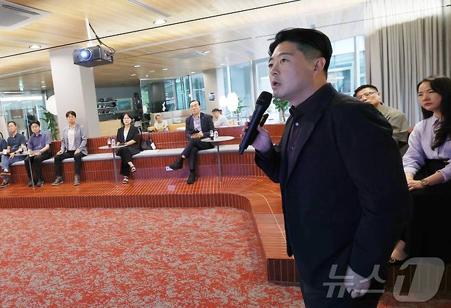 18일 경기 성남시 분당구 판교스타트업캠퍼스에서 열린 반려동물 산업 육성 협의회 제15회 IR데이에서 반려견 악성종양 치료 솔루션 기업 캐니캐티케어의 홍재우 대표가 기업 설명을 하고 있다. 2025.7.18/뉴스1 ⓒ News1 오대일 기자